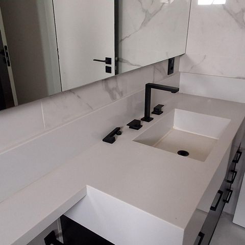Apartamento à venda com 242m², 4 quartos e 4 vagas Apartamento à venda com 242m², 4 quartos e 4 vagasBanheiro Suíte 2