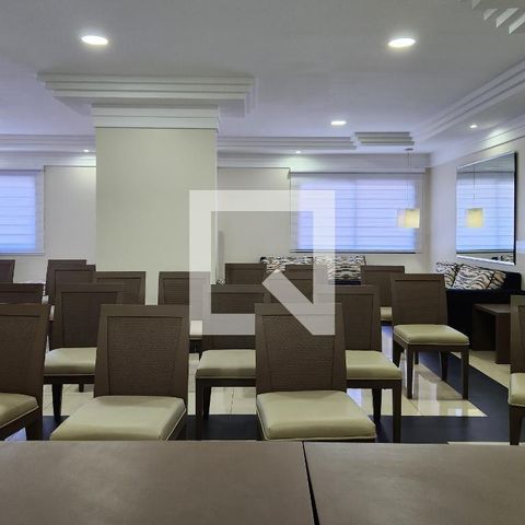 Apartamento à venda com 242m², 4 quartos e 4 vagas Apartamento à venda com 242m², 4 quartos e 4 vagasÁrea Comum