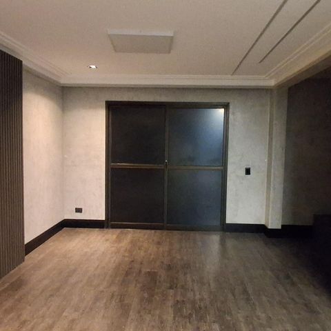 Apartamento à venda com 242m², 4 quartos e 4 vagas Apartamento à venda com 242m², 4 quartos e 4 vagasSala
