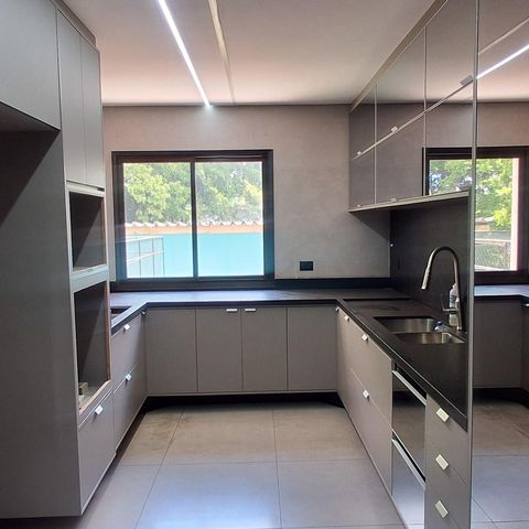 Apartamento à venda com 242m², 4 quartos e 4 vagas Apartamento à venda com 242m², 4 quartos e 4 vagasCozinha