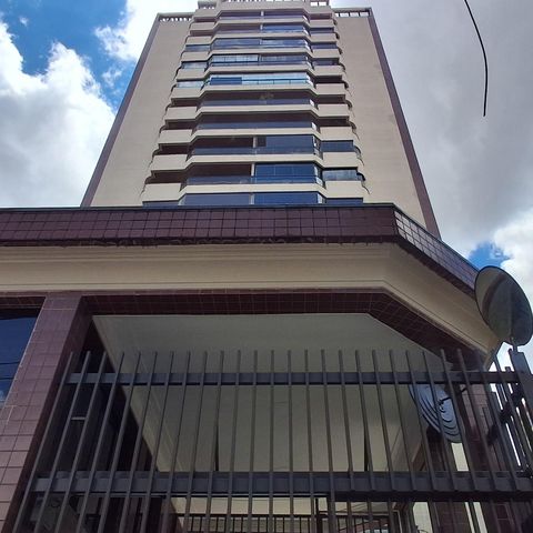 Apartamento à venda com 242m², 4 quartos e 4 vagas Apartamento à venda com 242m², 4 quartos e 4 vagasFachada