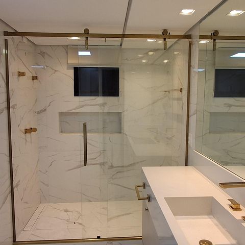 Apartamento à venda com 242m², 4 quartos e 4 vagas Apartamento à venda com 242m², 4 quartos e 4 vagasBanheiro Suíte 3