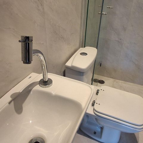 Apartamento à venda com 242m², 4 quartos e 4 vagas Apartamento à venda com 242m², 4 quartos e 4 vagasBanheiro Social