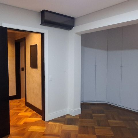 Apartamento à venda com 242m², 4 quartos e 4 vagas Apartamento à venda com 242m², 4 quartos e 4 vagasSuíte 2