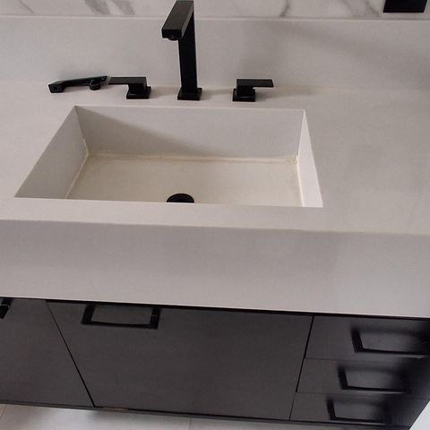 Apartamento à venda com 242m², 4 quartos e 4 vagas Apartamento à venda com 242m², 4 quartos e 4 vagasBanheiro Suíte 2