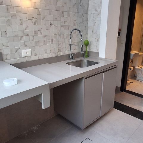 Apartamento à venda com 242m², 4 quartos e 4 vagas Apartamento à venda com 242m², 4 quartos e 4 vagasÁrea de Serviço