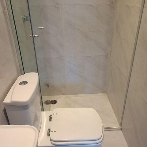 Apartamento à venda com 242m², 4 quartos e 4 vagas Apartamento à venda com 242m², 4 quartos e 4 vagasBanheiro Social