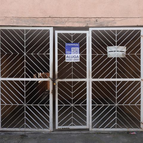 Casa para alugar com 60m², 2 quartos e sem vaga Casa para alugar com 60m², 2 quartos e sem vagaPlaca instalada no portão do imóvel - Código FPOT-874