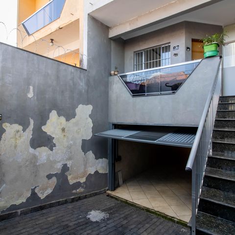 Casa à venda com 280m², 3 quartos e 6 vagas Casa à venda com 280m², 3 quartos e 6 vagasEntrada