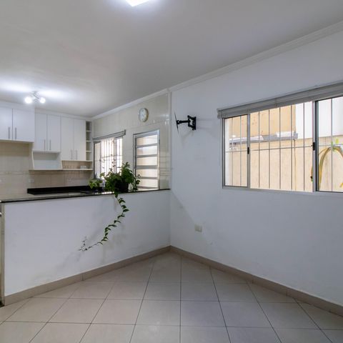 Casa à venda com 280m², 3 quartos e 6 vagas Casa à venda com 280m², 3 quartos e 6 vagasCopa