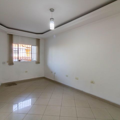 Casa à venda com 280m², 3 quartos e 6 vagas Casa à venda com 280m², 3 quartos e 6 vagasSala