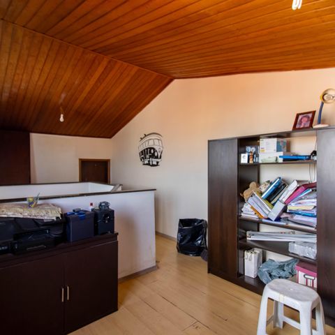 Casa à venda com 280m², 3 quartos e 6 vagas Casa à venda com 280m², 3 quartos e 6 vagasSotão