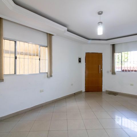 Casa à venda com 280m², 3 quartos e 6 vagas Casa à venda com 280m², 3 quartos e 6 vagasSala