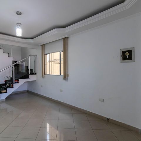 Casa à venda com 280m², 3 quartos e 6 vagas Casa à venda com 280m², 3 quartos e 6 vagasSala