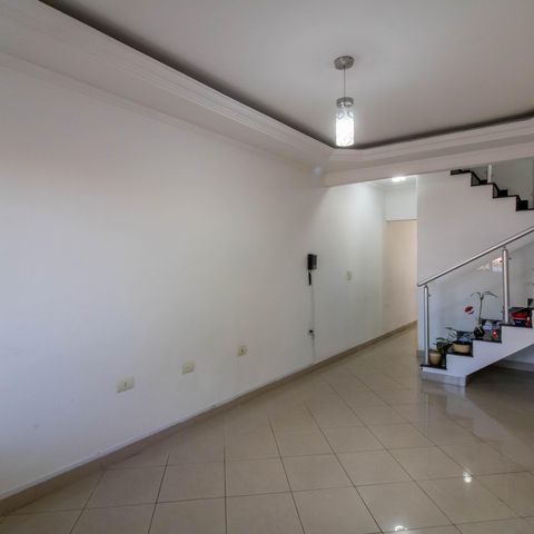 Casa à venda com 280m², 3 quartos e 6 vagas Casa à venda com 280m², 3 quartos e 6 vagasSala