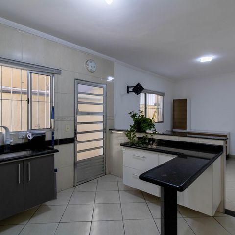 Casa à venda com 280m², 3 quartos e 6 vagas Casa à venda com 280m², 3 quartos e 6 vagasCozinha