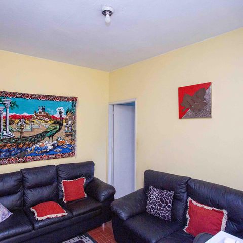 Casa à venda com 60m², 3 quartos e 2 vagasSala