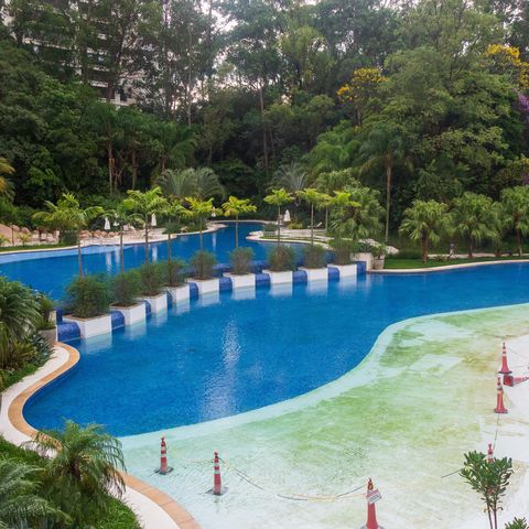 Apartamento à venda com 229m², 4 quartos e 4 vagas Apartamento à venda com 229m², 4 quartos e 4 vagasÁrea comum - Piscina