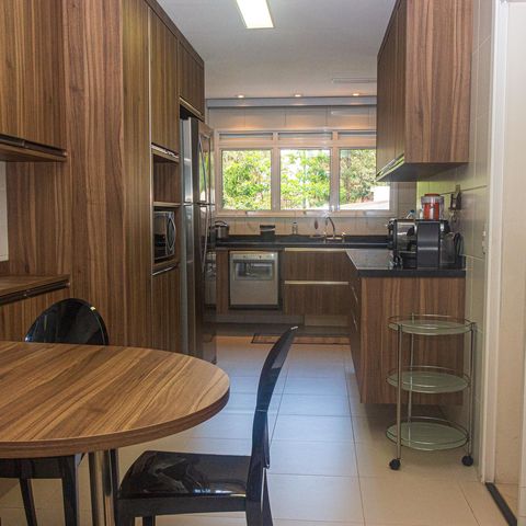 Apartamento à venda com 229m², 4 quartos e 4 vagas Apartamento à venda com 229m², 4 quartos e 4 vagasCozinha