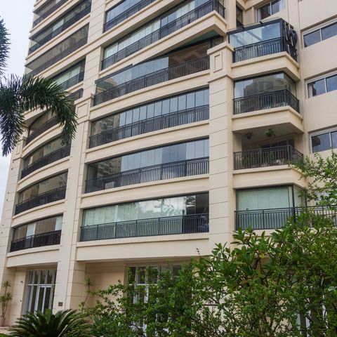 Apartamento à venda com 229m², 4 quartos e 4 vagas Apartamento à venda com 229m², 4 quartos e 4 vagasFachada do bloco