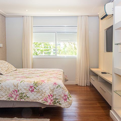 Apartamento à venda com 229m², 4 quartos e 4 vagas Apartamento à venda com 229m², 4 quartos e 4 vagasSuíte Master