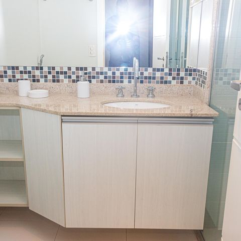Apartamento à venda com 229m², 4 quartos e 4 vagas Apartamento à venda com 229m², 4 quartos e 4 vagasBanheiro da Suíte 3
