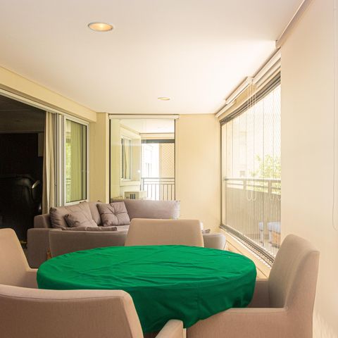 Apartamento à venda com 229m², 4 quartos e 4 vagas Apartamento à venda com 229m², 4 quartos e 4 vagasVaranda da Sala