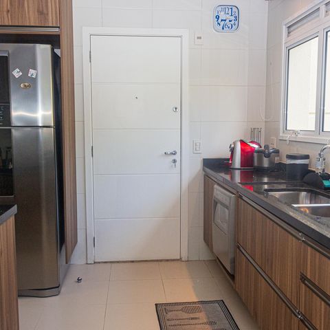 Apartamento à venda com 229m², 4 quartos e 4 vagas Apartamento à venda com 229m², 4 quartos e 4 vagasCozinha