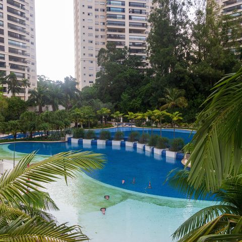 Apartamento à venda com 229m², 4 quartos e 4 vagas Apartamento à venda com 229m², 4 quartos e 4 vagasÁrea comum - Piscina