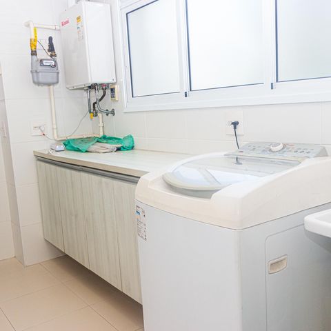 Apartamento à venda com 229m², 4 quartos e 4 vagas Apartamento à venda com 229m², 4 quartos e 4 vagasÁrea de Serviço