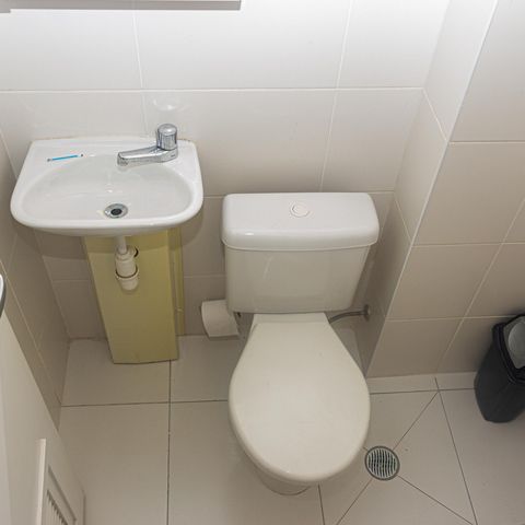 Apartamento à venda com 229m², 4 quartos e 4 vagas Apartamento à venda com 229m², 4 quartos e 4 vagasBanheiro de serviço