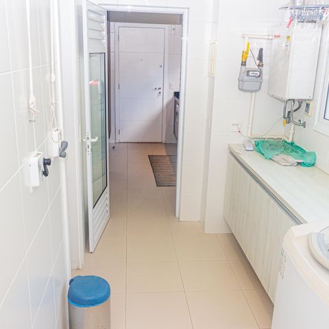 Apartamento à venda com 229m², 4 quartos e 4 vagas Apartamento à venda com 229m², 4 quartos e 4 vagasÁrea de Serviço