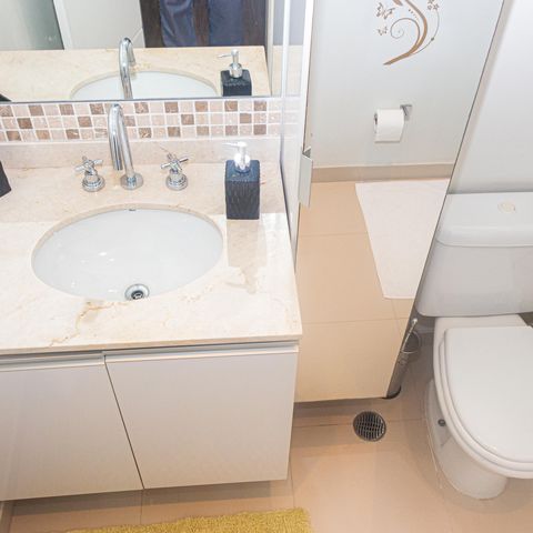 Apartamento à venda com 229m², 4 quartos e 4 vagas Apartamento à venda com 229m², 4 quartos e 4 vagasBanheiro da Suíte 1