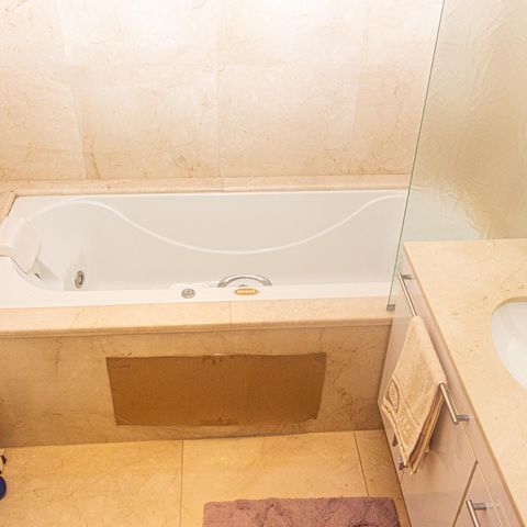 Apartamento à venda com 229m², 4 quartos e 4 vagas Apartamento à venda com 229m², 4 quartos e 4 vagasBanheiro da Suíte Master