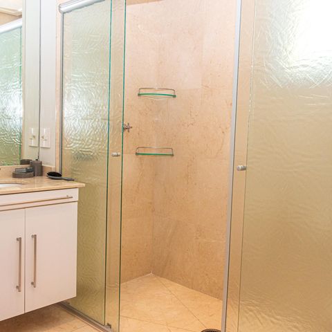 Apartamento à venda com 229m², 4 quartos e 4 vagas Apartamento à venda com 229m², 4 quartos e 4 vagasBanheiro da Suíte Master