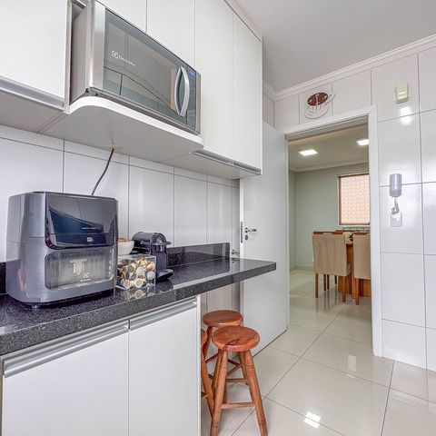 Apartamento à venda com 126m², 4 quartos e 4 vagas Apartamento à venda com 126m², 4 quartos e 4 vagasCozinha