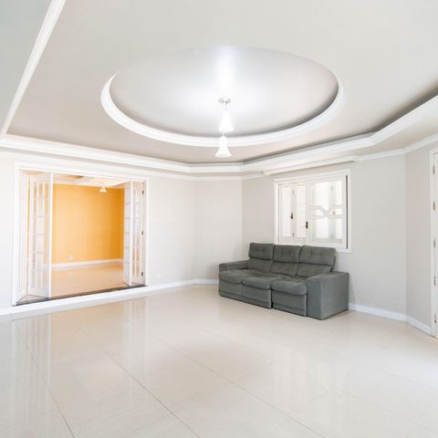 Casa à venda com 300m², 4 quartos e 2 vagas
