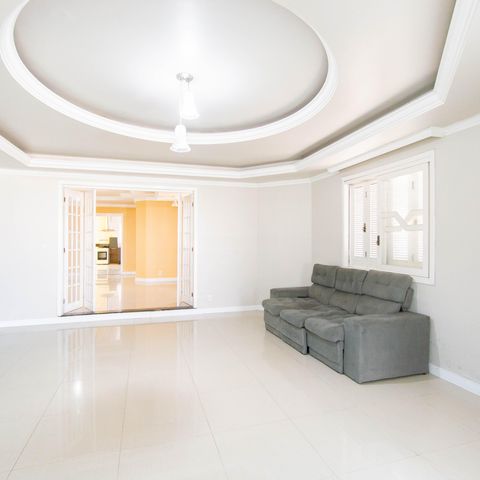 Casa à venda com 300m², 4 quartos e 2 vagas