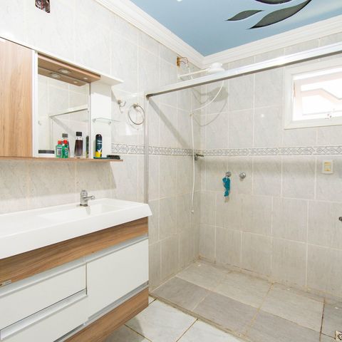 Casa à venda com 300m², 4 quartos e 2 vagas