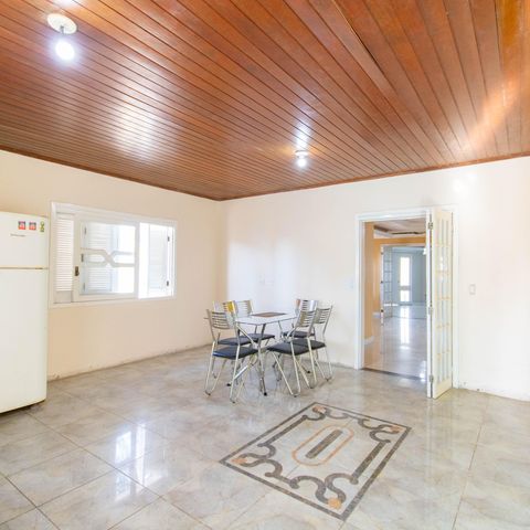 Casa à venda com 300m², 4 quartos e 2 vagas