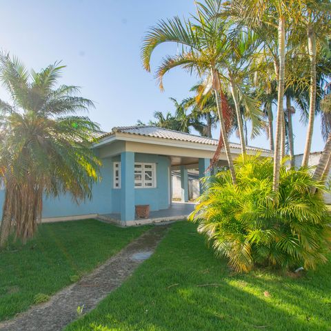 Casa à venda com 300m², 4 quartos e 2 vagas