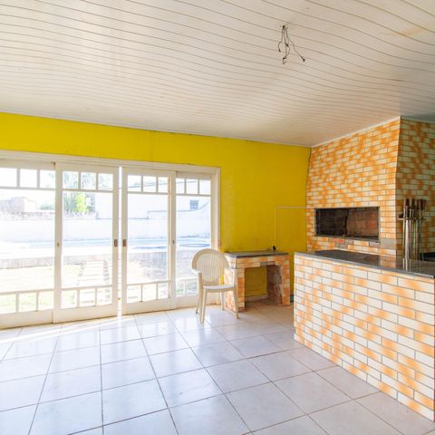 Casa à venda com 300m², 4 quartos e 2 vagas