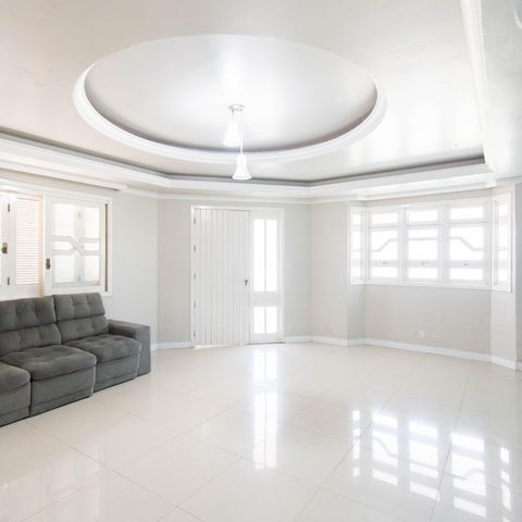 Casa à venda com 300m², 4 quartos e 2 vagas