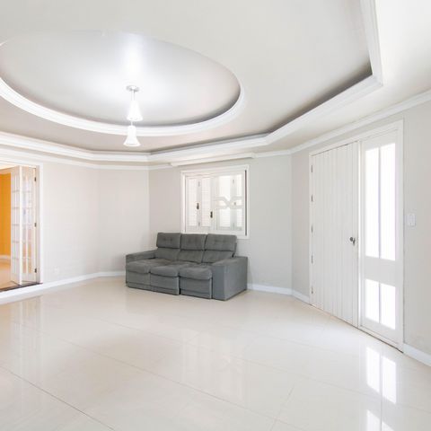 Casa à venda com 300m², 4 quartos e 2 vagas