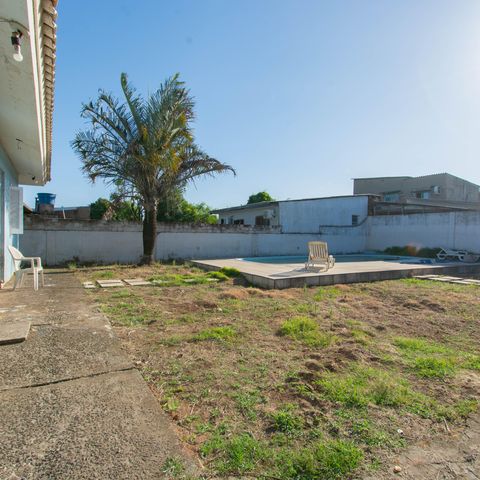 Casa à venda com 300m², 4 quartos e 2 vagas