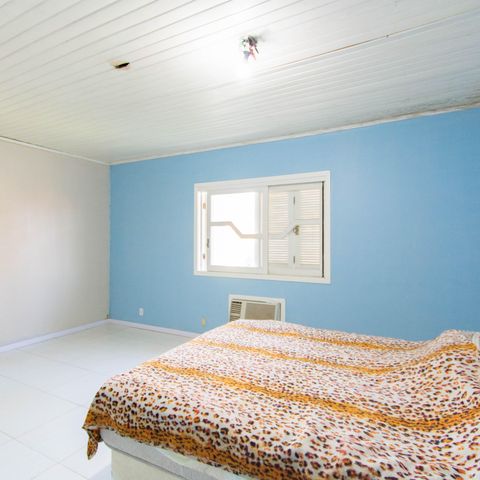 Casa à venda com 300m², 4 quartos e 2 vagas