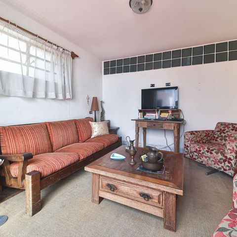 Casa à venda com 170m², 3 quartos e 2 vagas Casa à venda com 170m², 3 quartos e 2 vagasBrinquedoteca