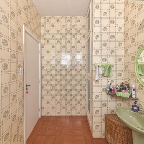 Casa à venda com 170m², 3 quartos e 2 vagas Casa à venda com 170m², 3 quartos e 2 vagasBanheiro Social