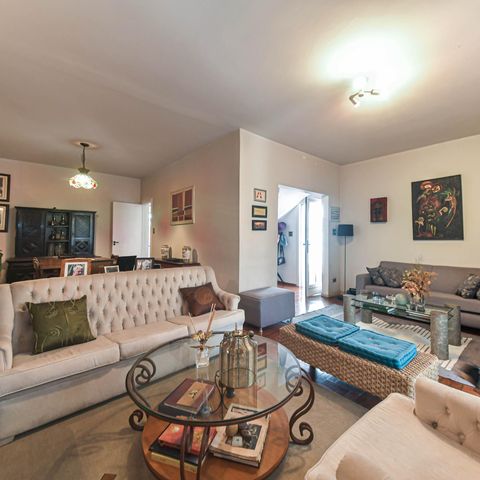 Casa à venda com 170m², 3 quartos e 2 vagas Casa à venda com 170m², 3 quartos e 2 vagasSala