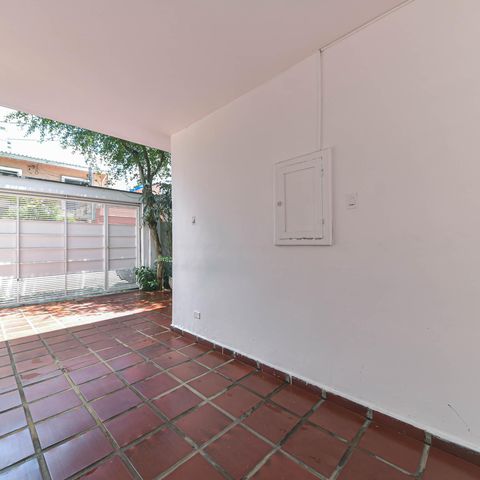 Casa à venda com 170m², 3 quartos e 2 vagas Casa à venda com 170m², 3 quartos e 2 vagasGaragem - Quintal